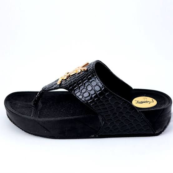 YSL FLIPFLOP SIZE 36 to 41 With brandbox