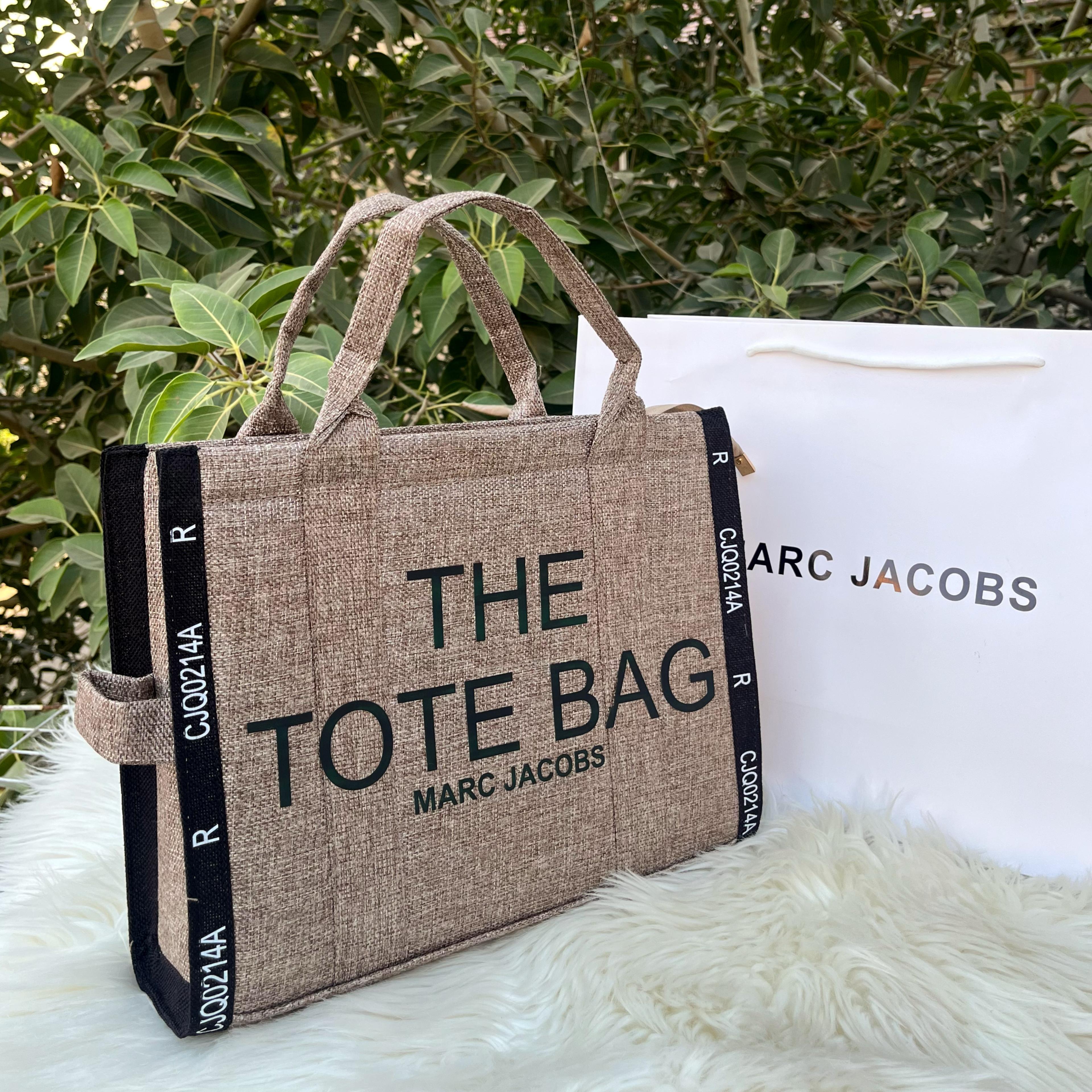 Mark Jacobs Tote bags
