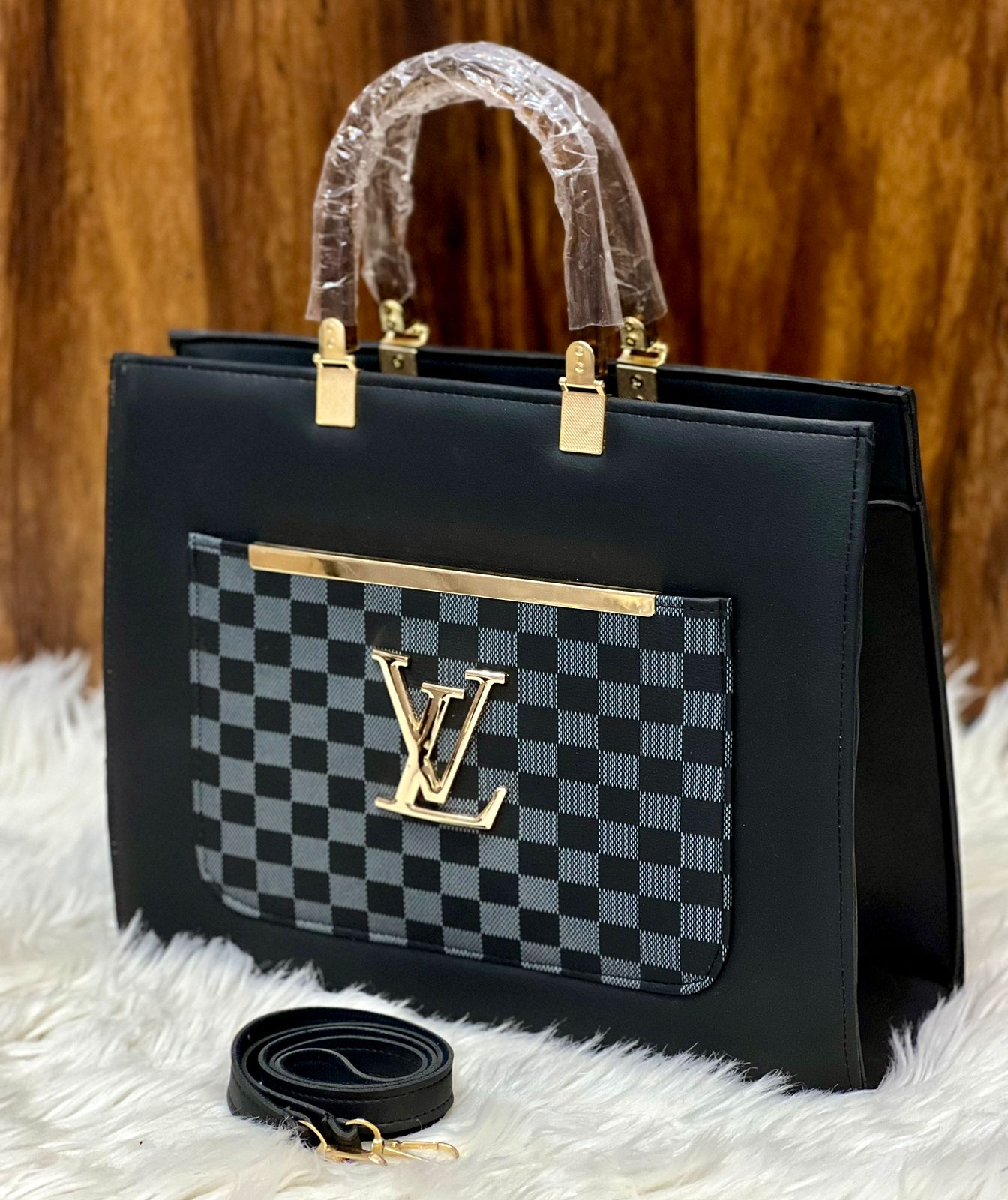 LOUIS VUITTON Handbag