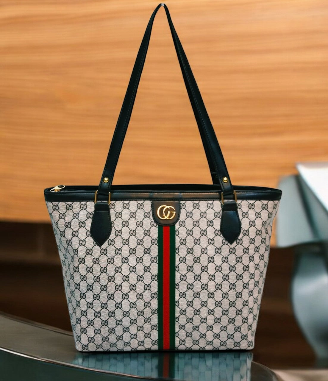 Gucci Signature tote bag