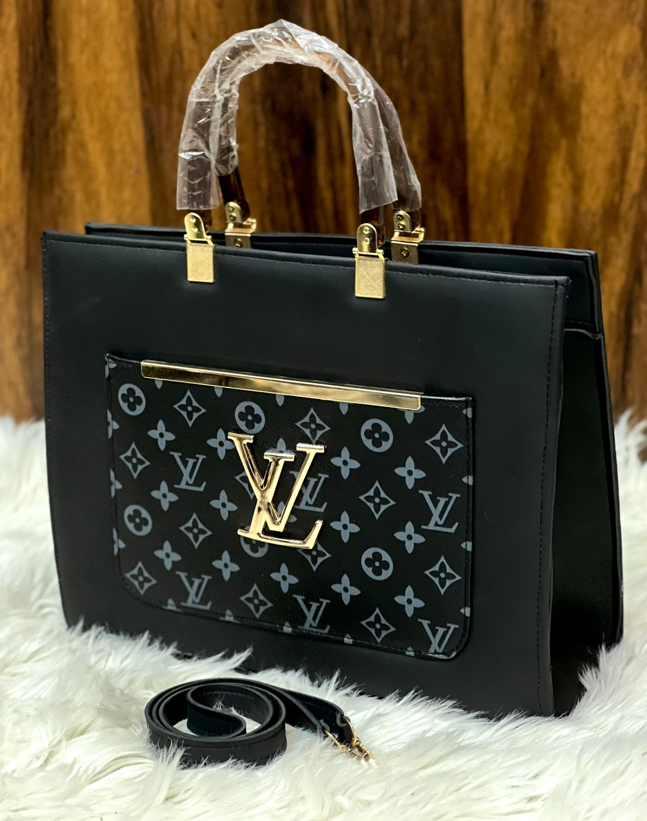 LOUIS VUITTON Handbag